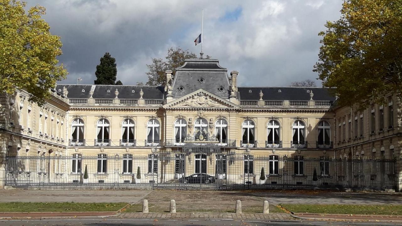 Le Petit Mansart Appartement Versailles
